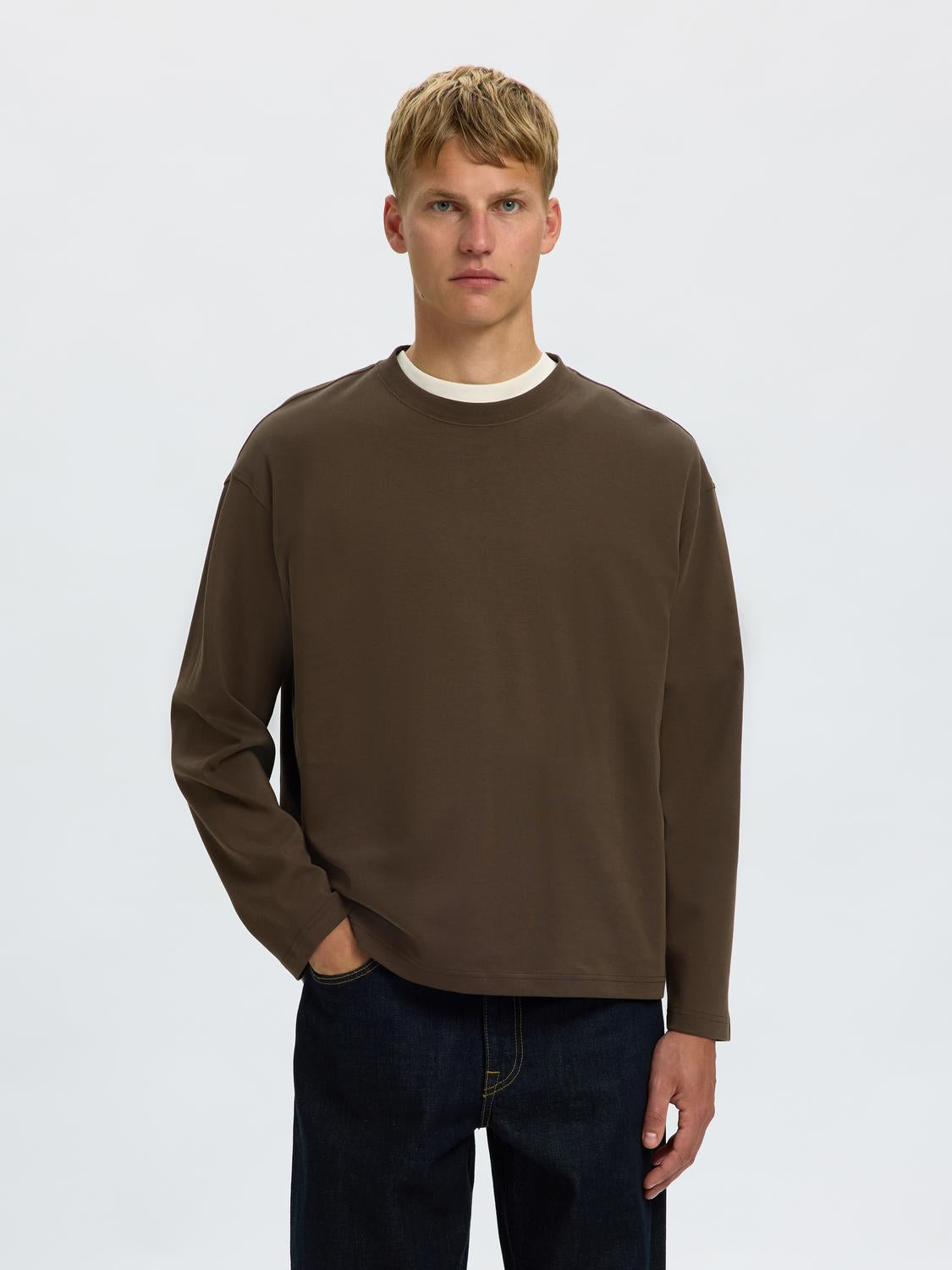 model_shot-front