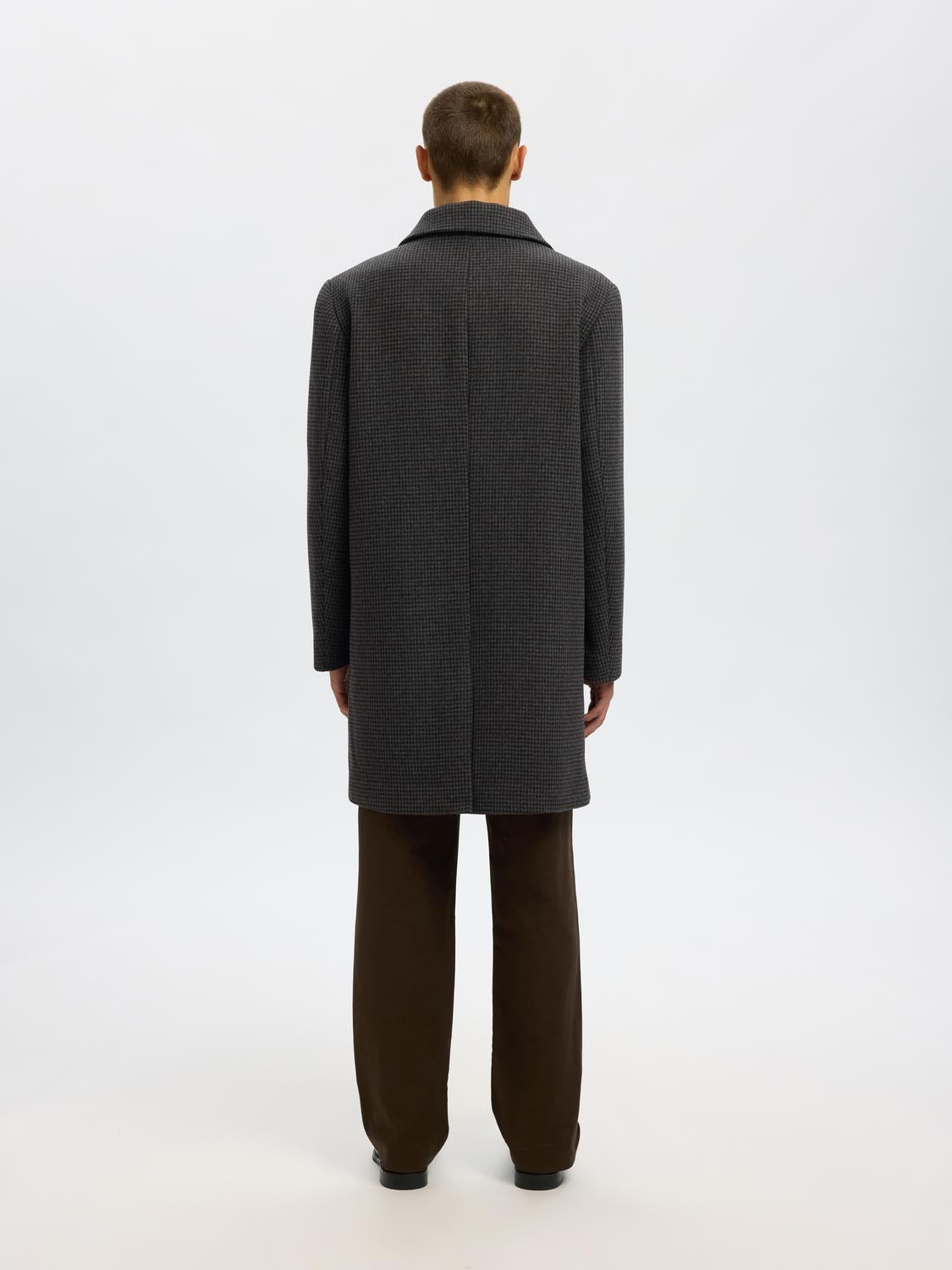 model_shot-back
