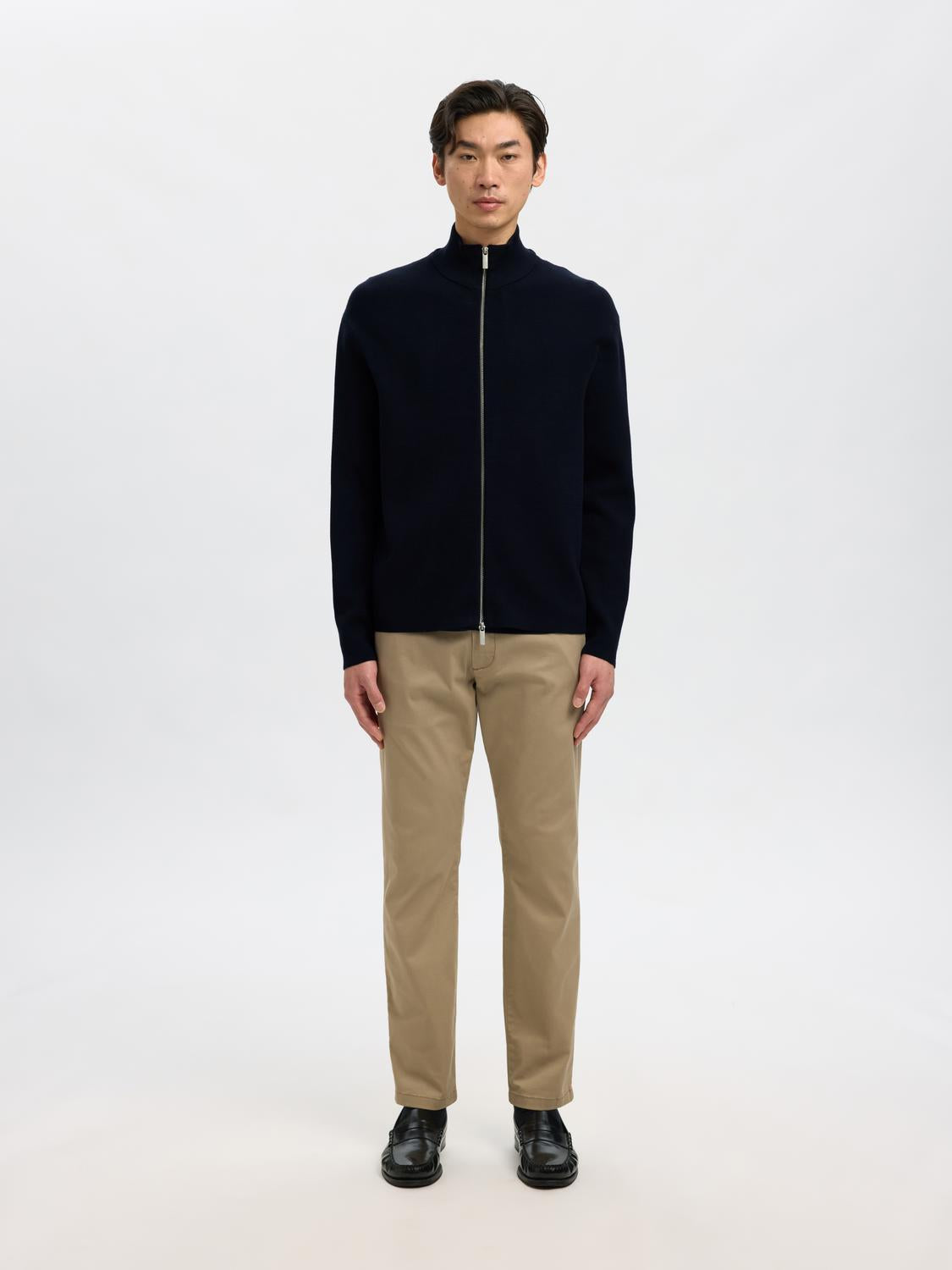 model_shot-front_full