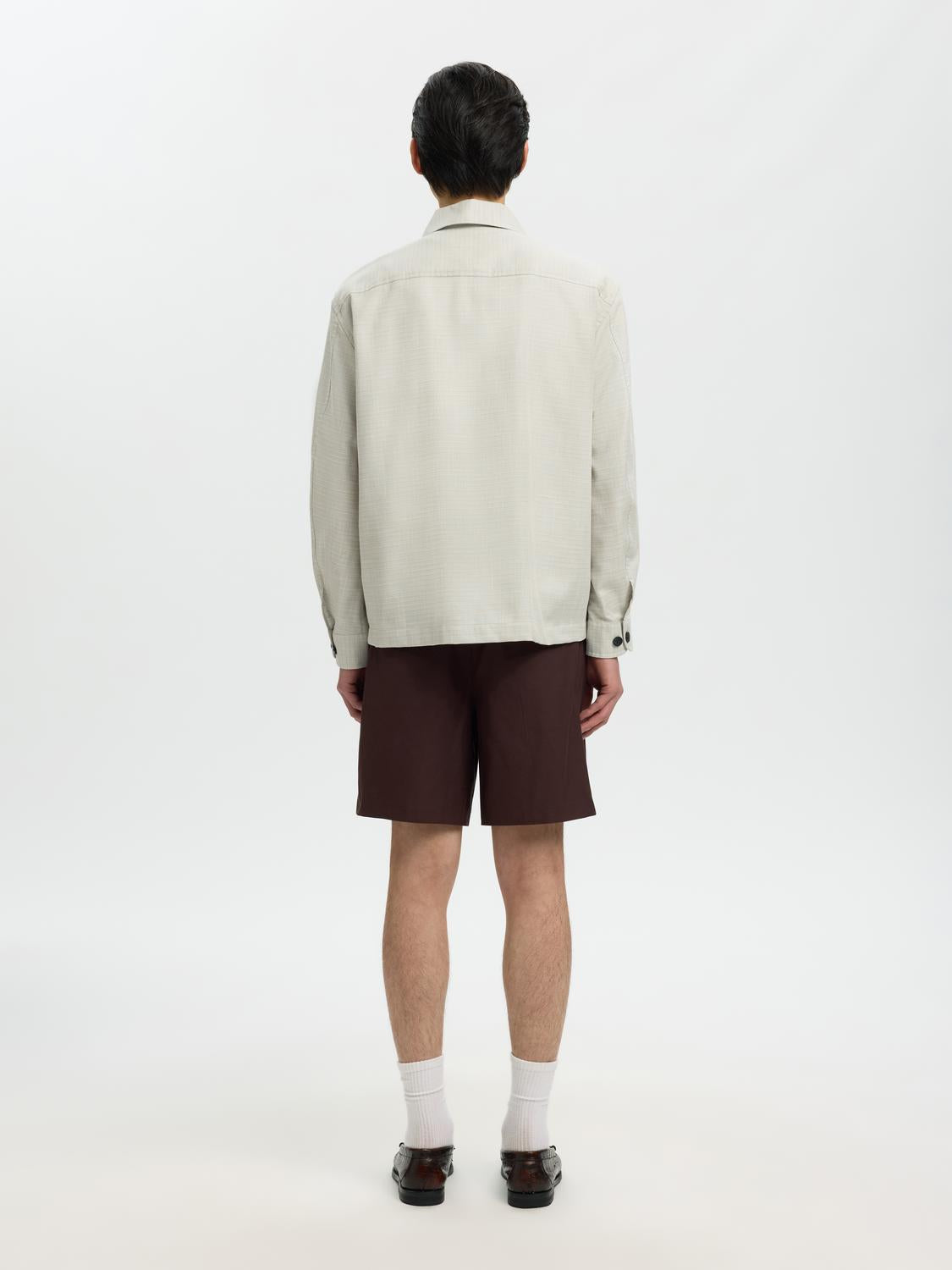 model_shot-back