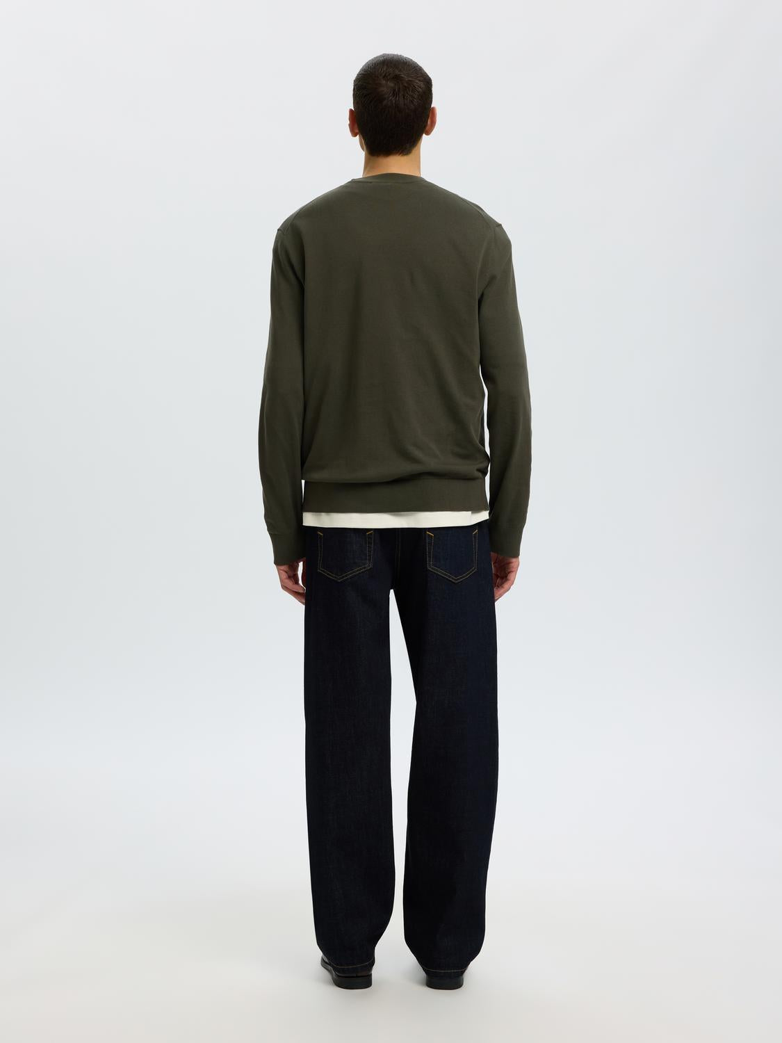 model_shot-back