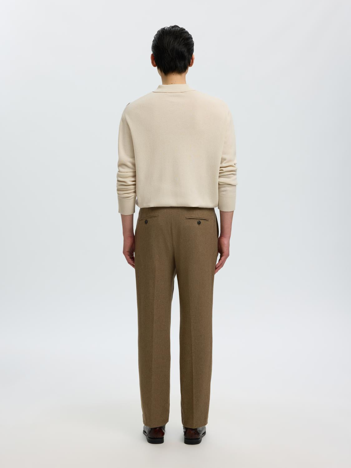 model_shot-back