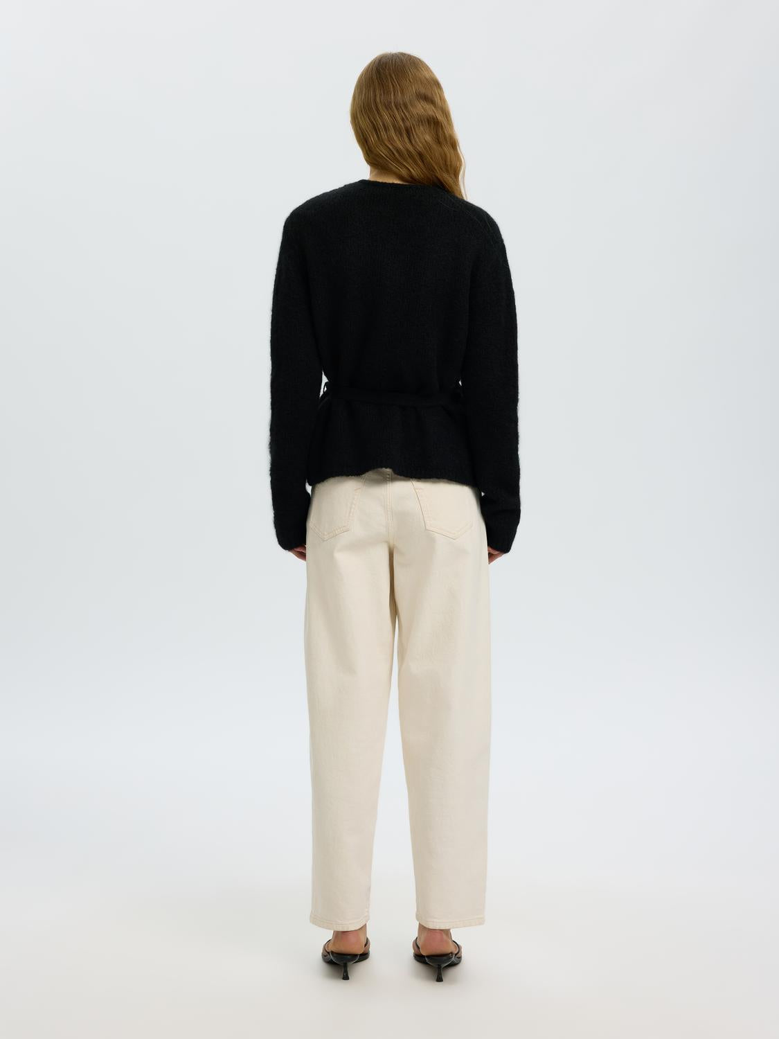 model_shot-back