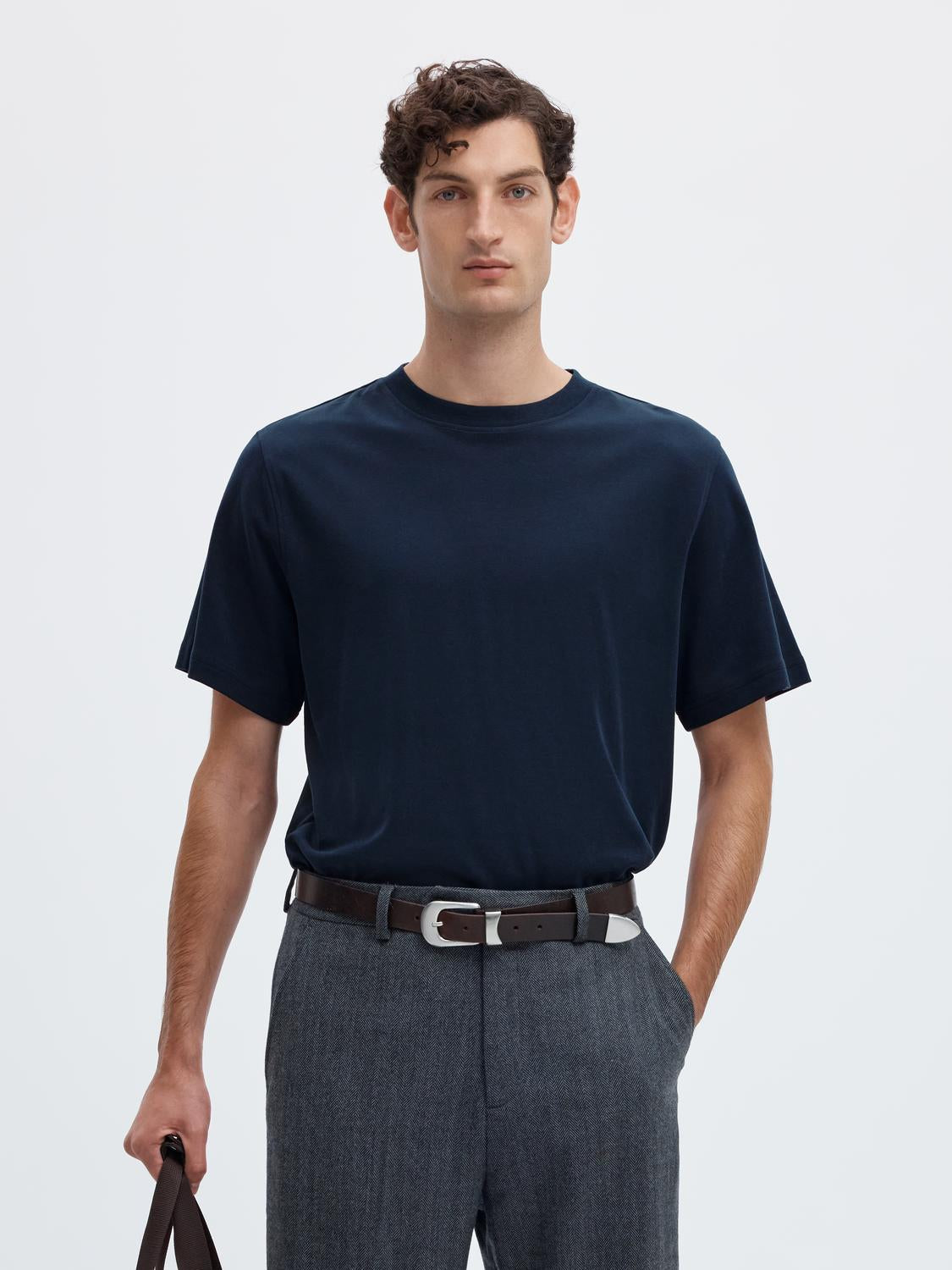 model_shot-front