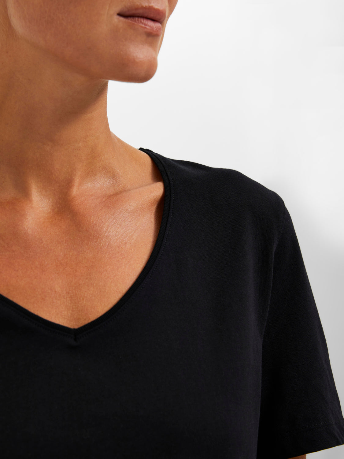Essential V-Neck T-Skjorte - Sort/ Black