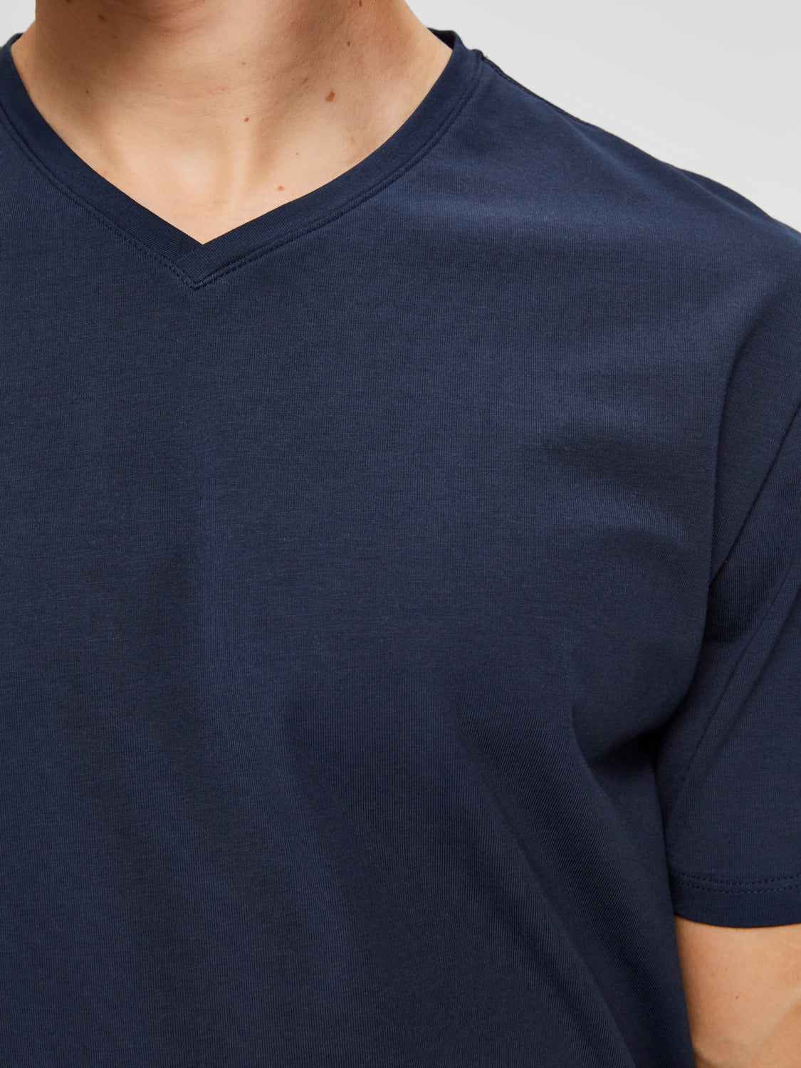 SELECTED HOMME - NEW PIMA V-NECK T-Shirt - Navy Blazer